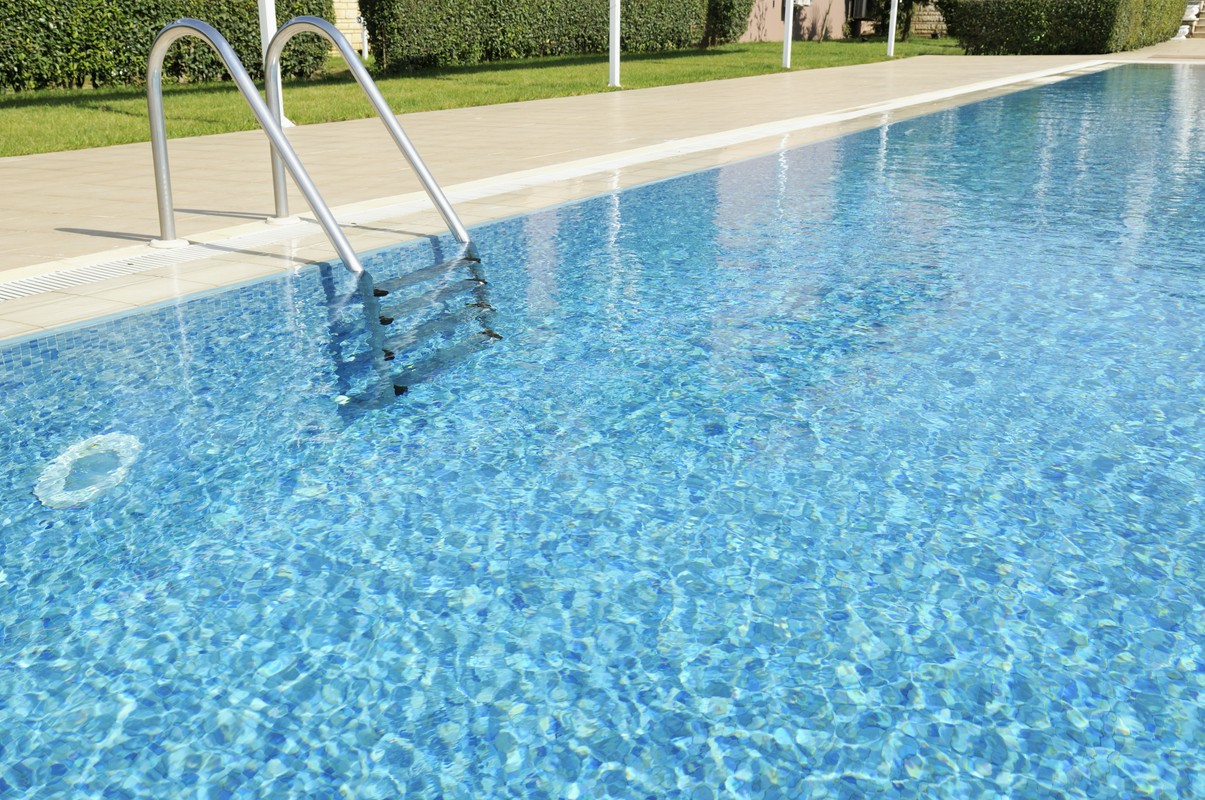 Zalety stosowania aktywnego tlenu w pielęgnacji basenowej