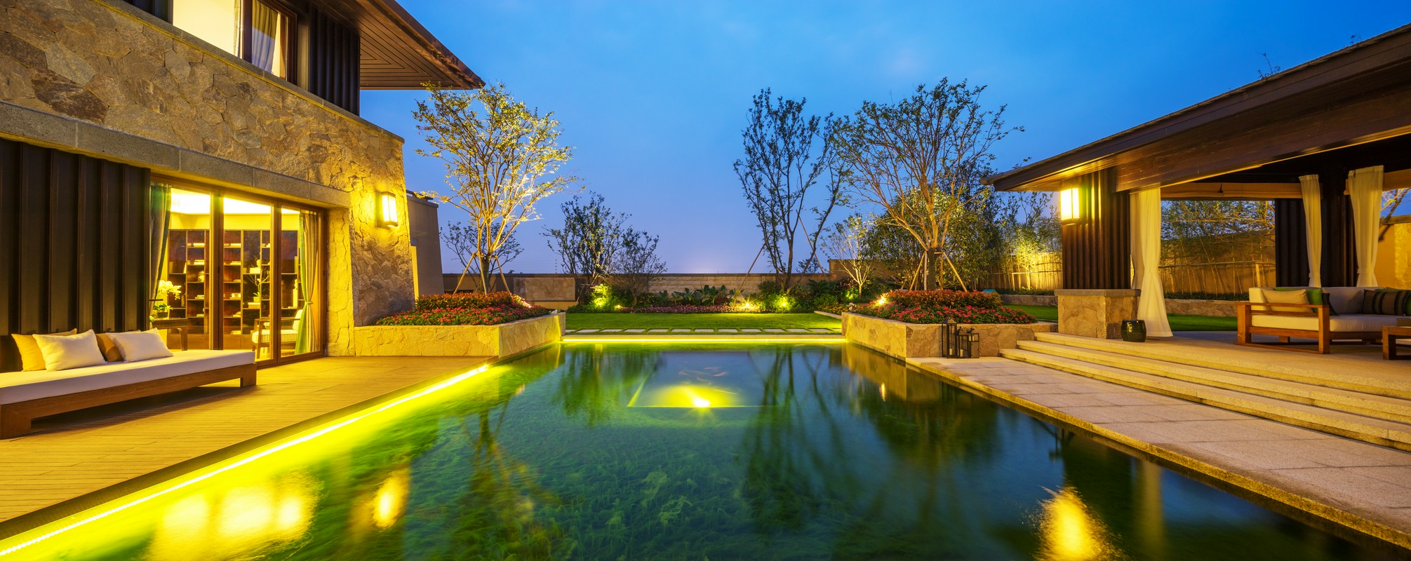 Jak oświetlenie basenowe LED wpływa na atmosferę wieczornych kąpieli?